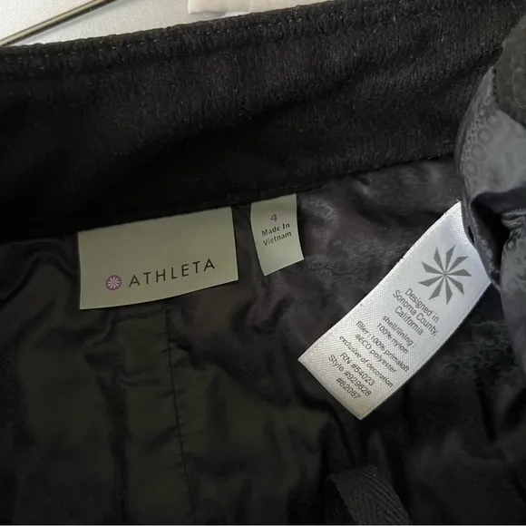 [athleta] toasty buns insulated quilted puffer mini skirt black 4