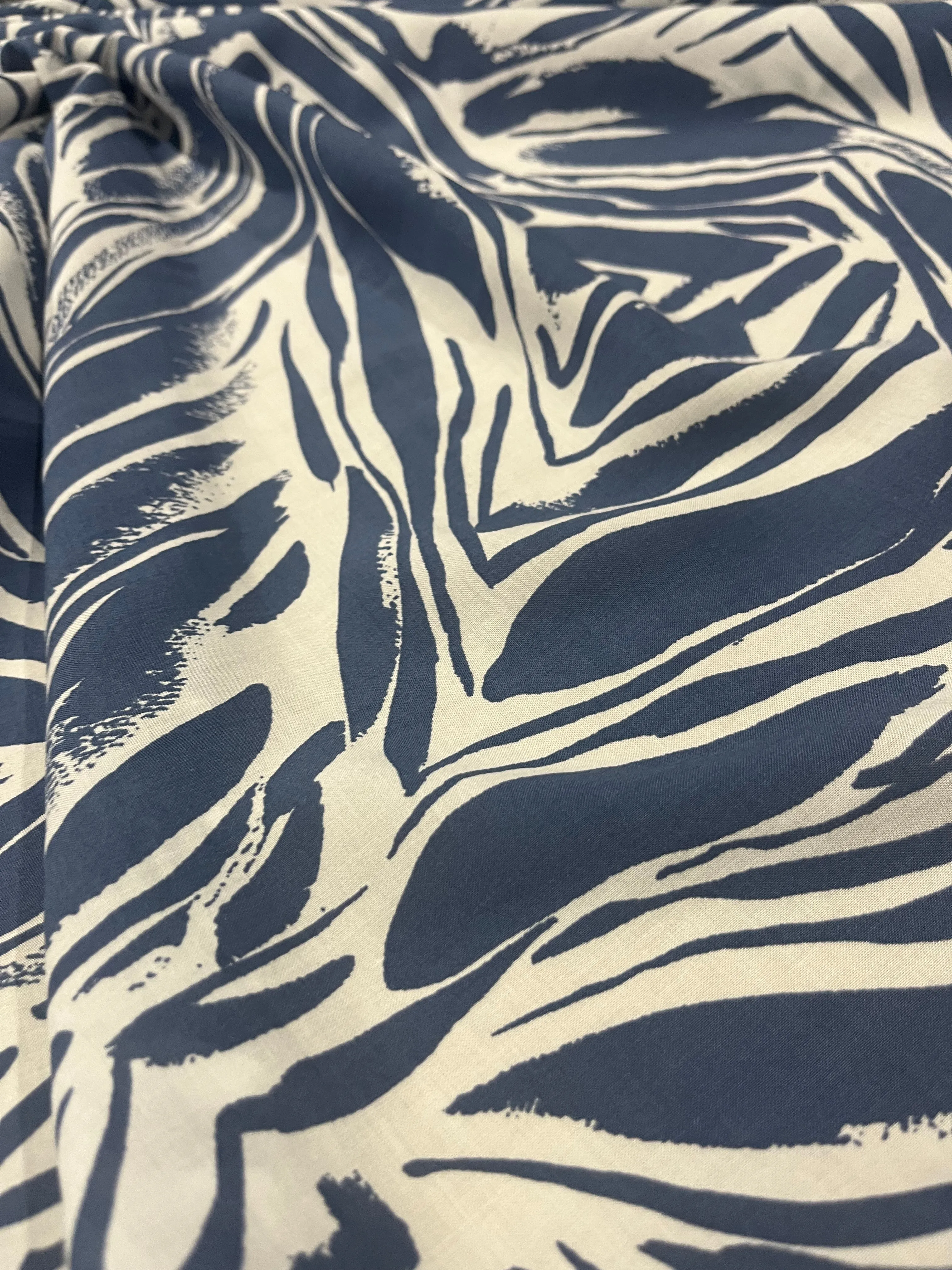 B01 1701 cotton voile bicolor indigo print