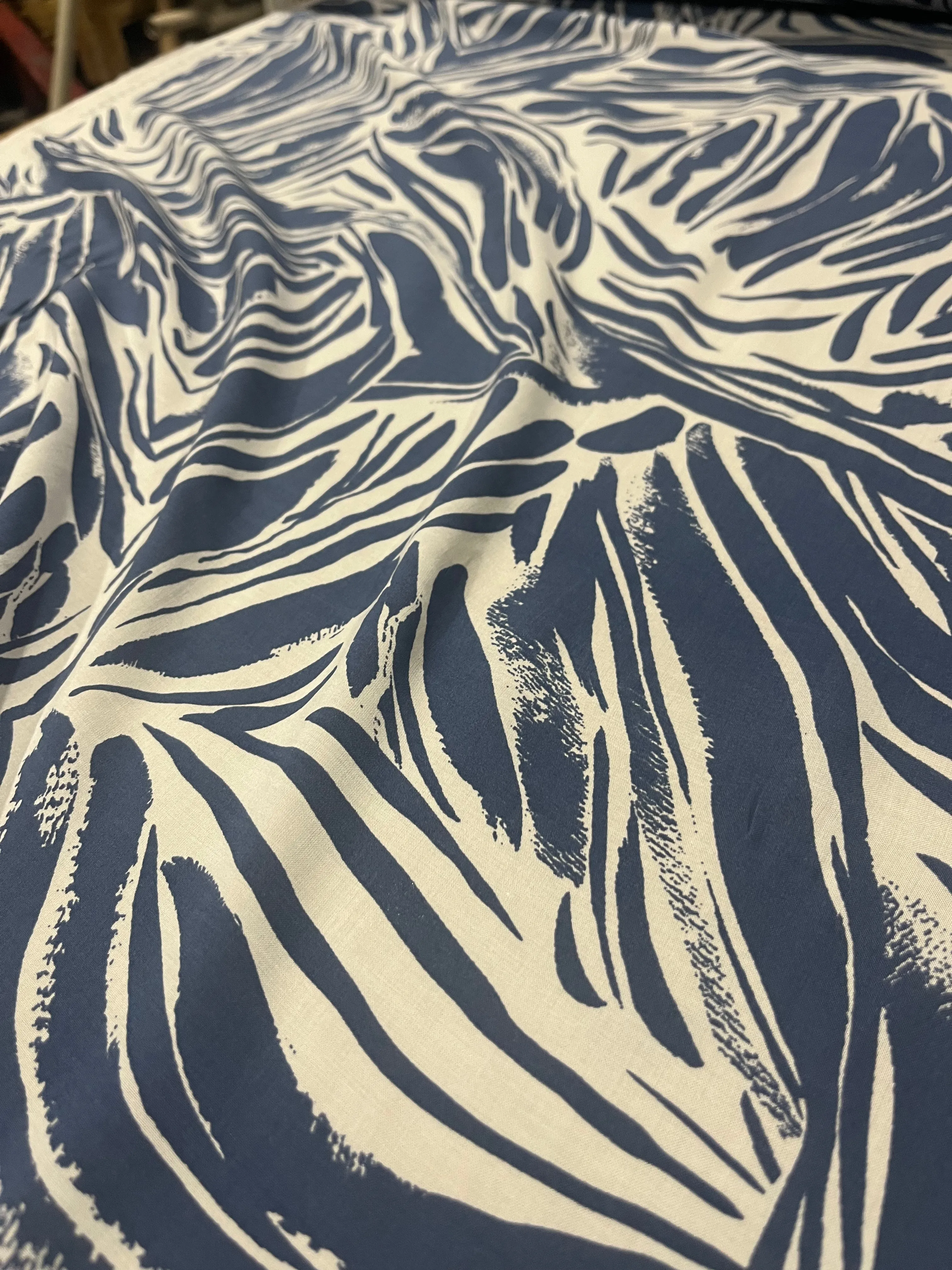 B01 1701 cotton voile bicolor indigo print