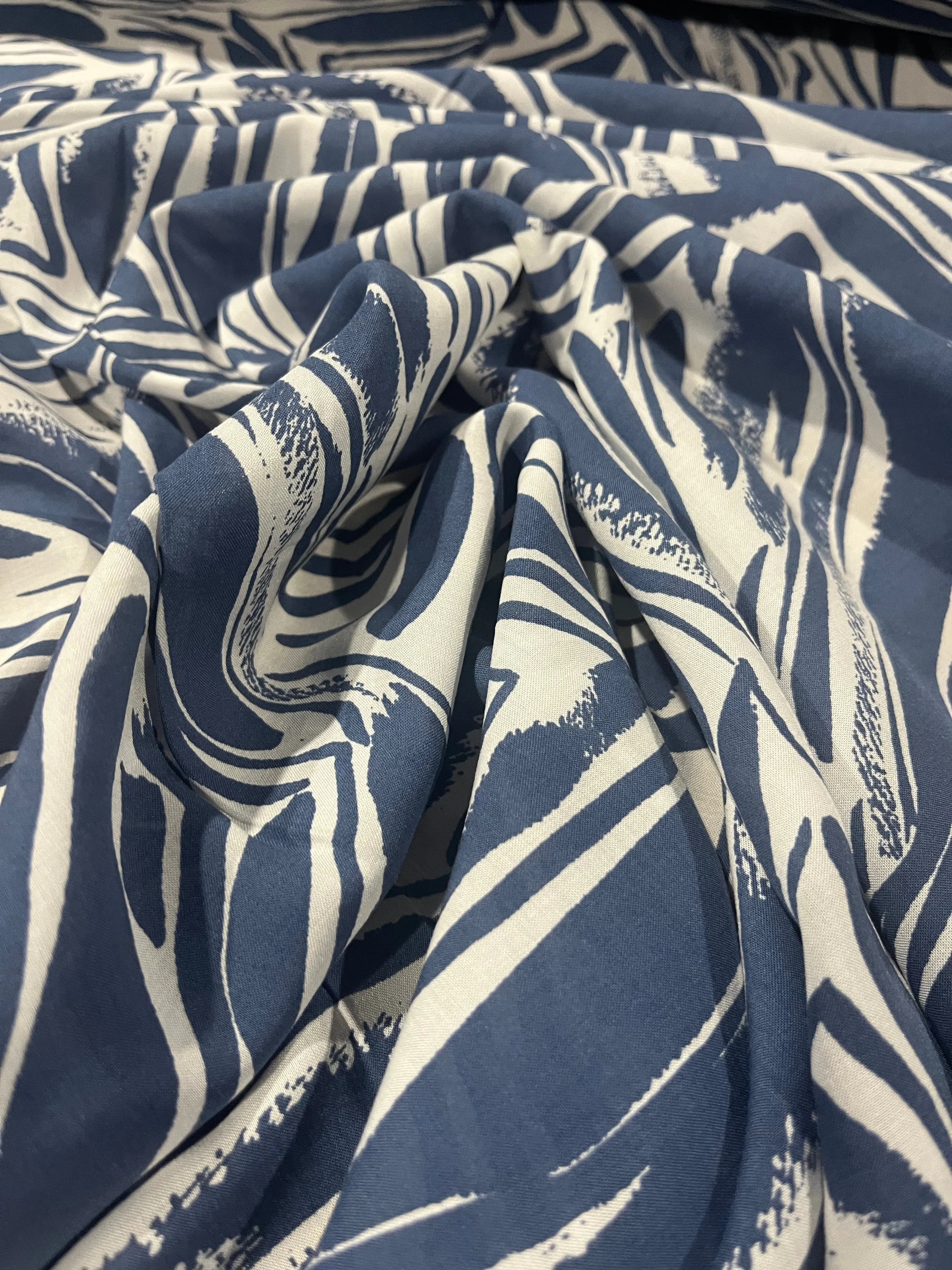 B01 1701 cotton voile bicolor indigo print