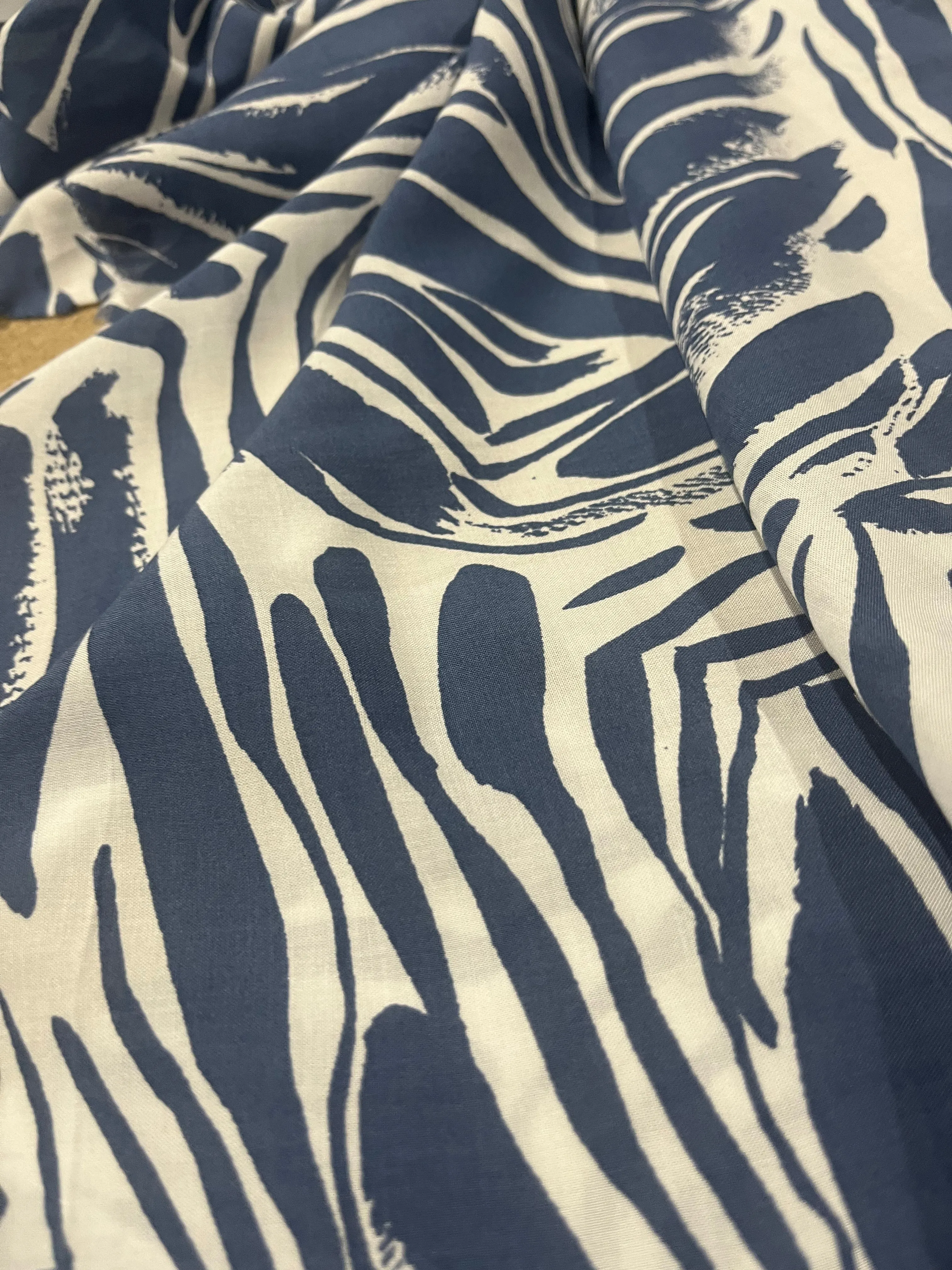 B01 1701 cotton voile bicolor indigo print