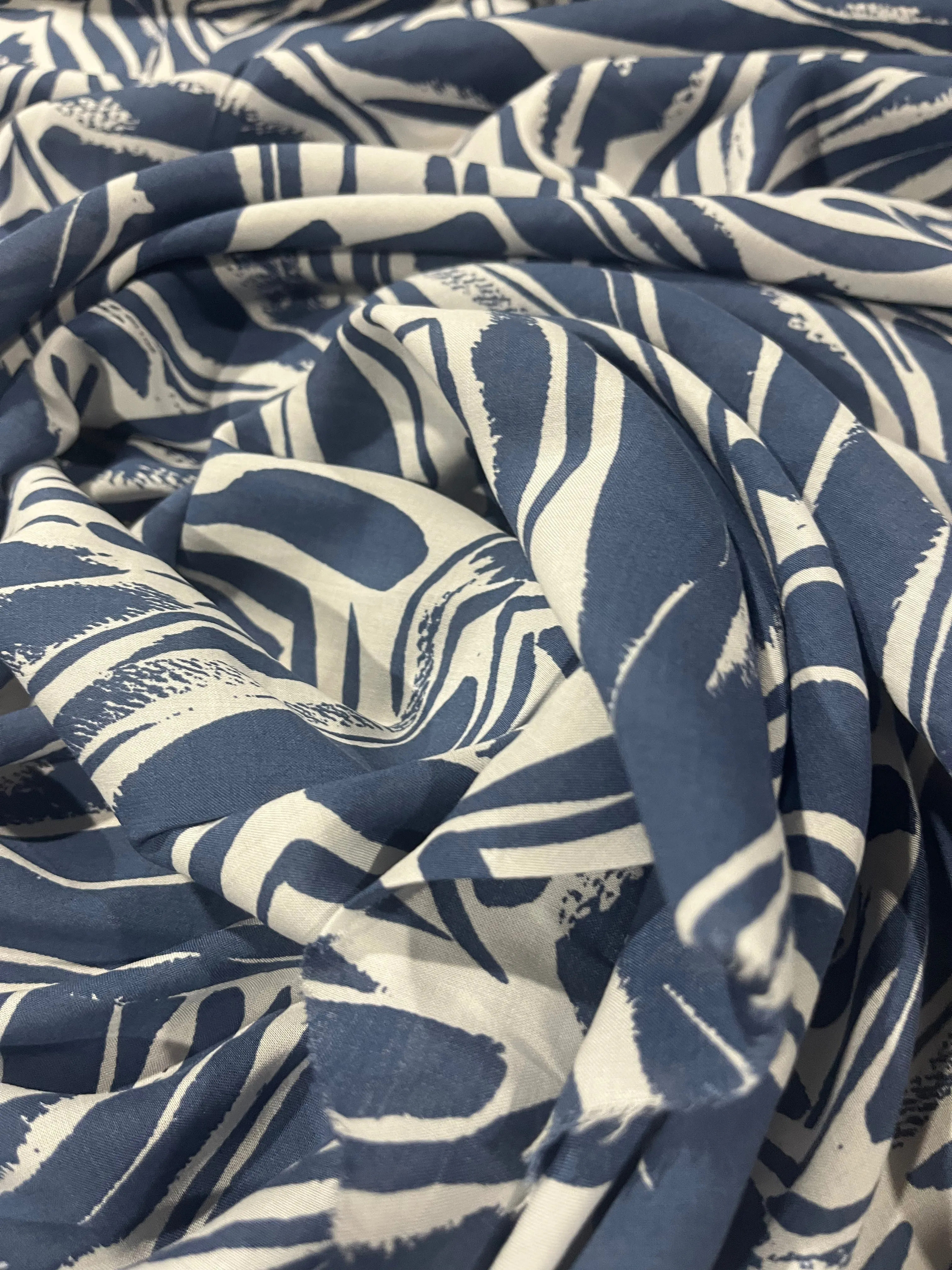 B01 1701 cotton voile bicolor indigo print