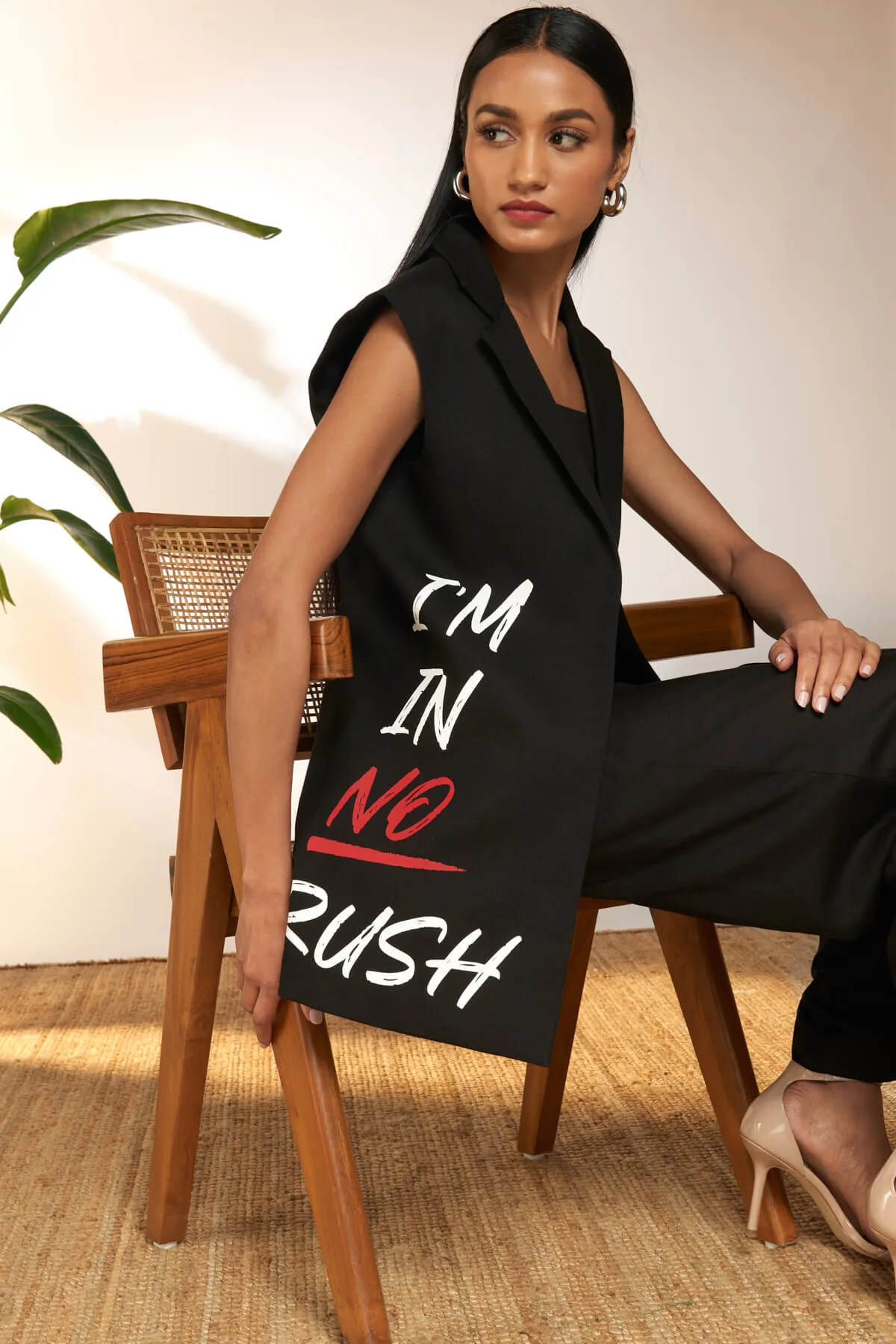 Black slogan sleeveless blazer