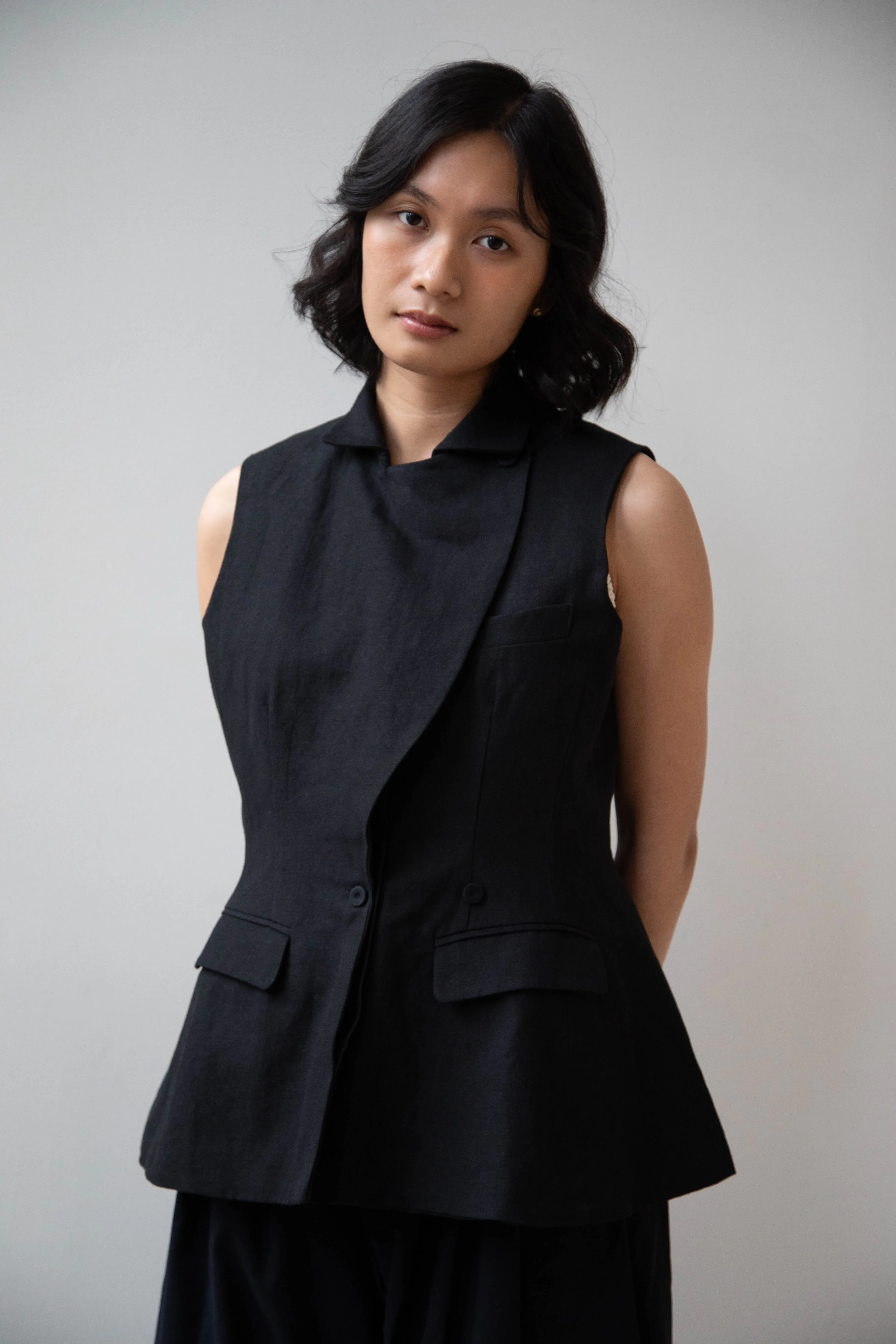 École de Curiosités | Gertrude Waistcoat Vest in Black Linen Cotton