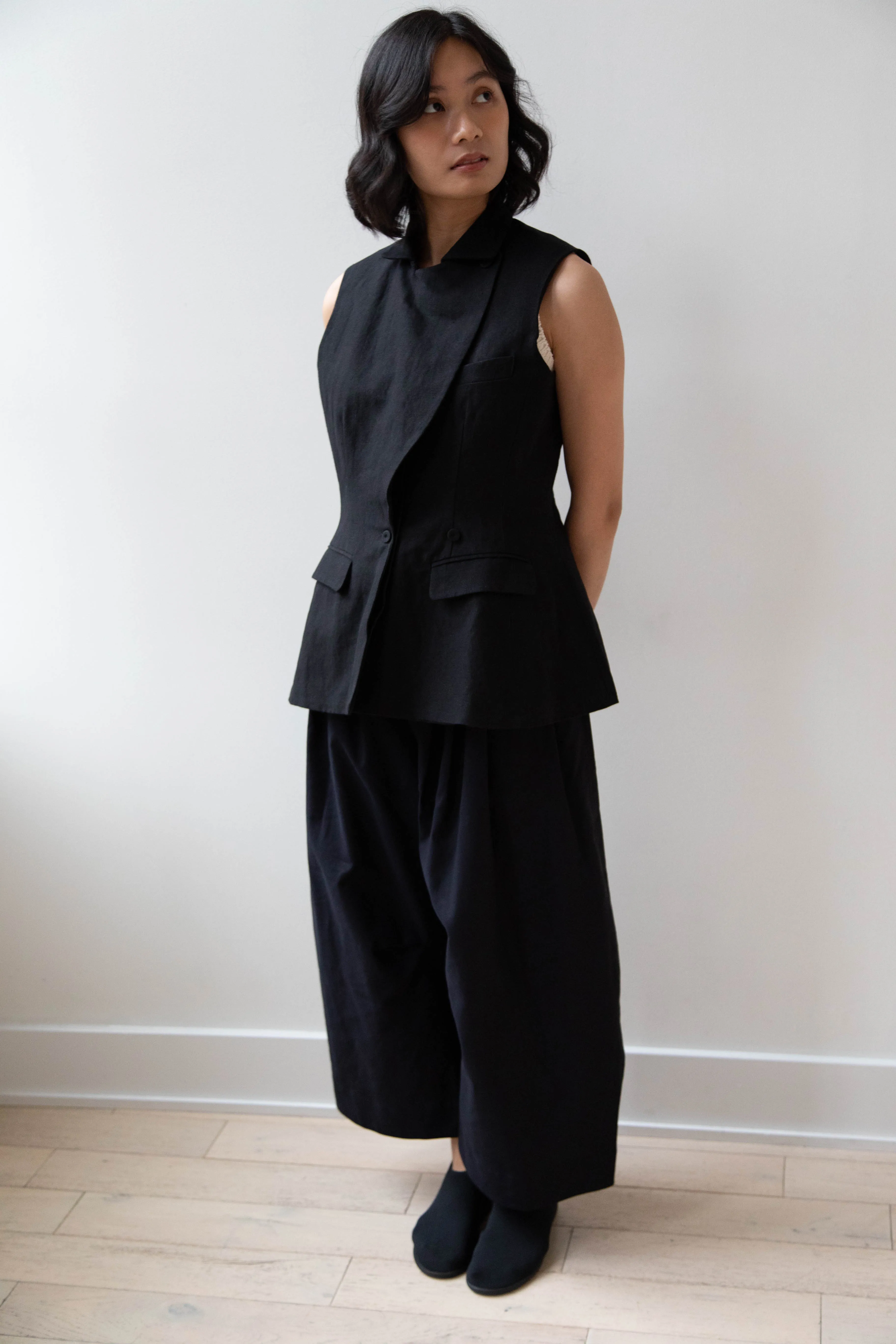 École de Curiosités | Gertrude Waistcoat Vest in Black Linen Cotton