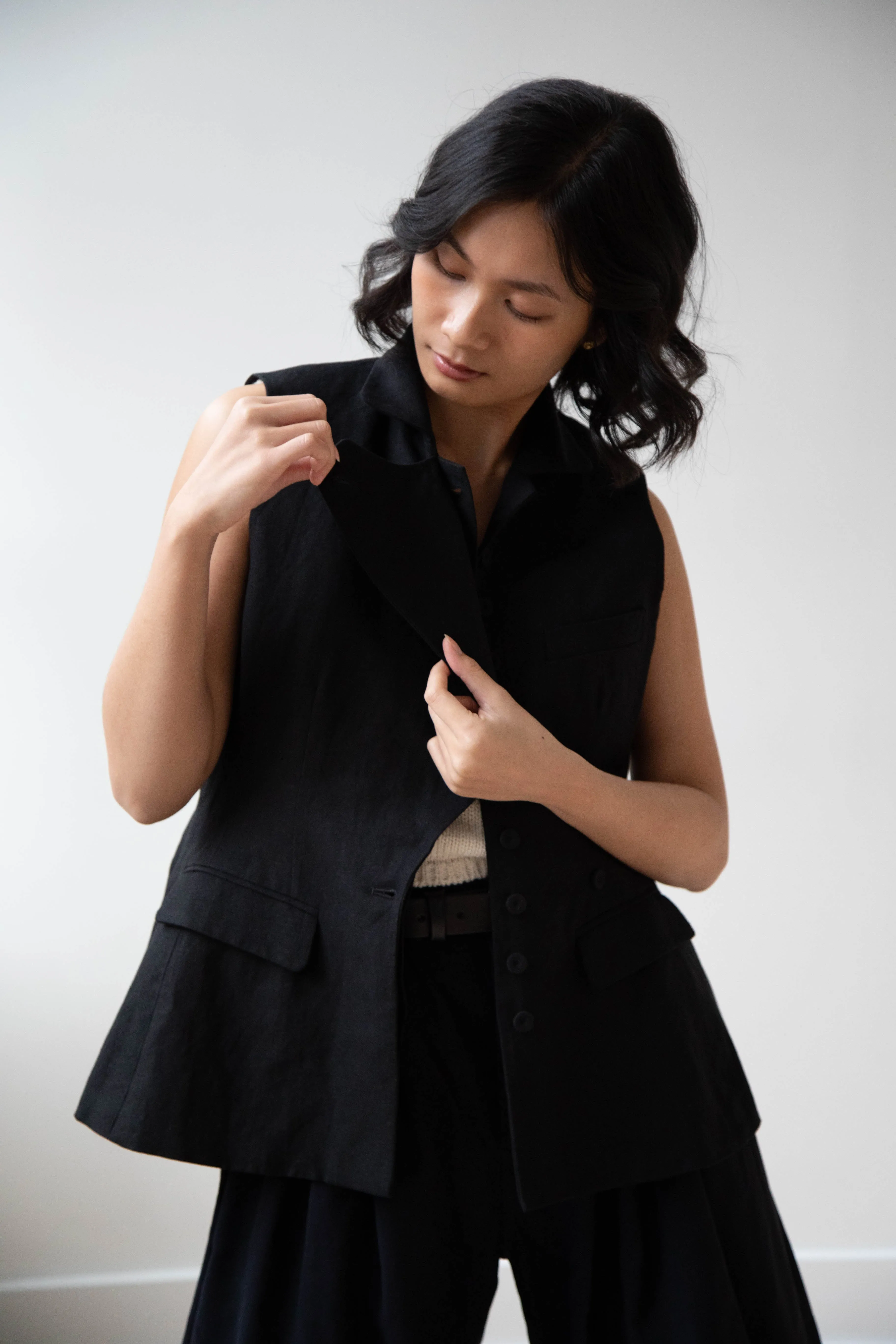 École de Curiosités | Gertrude Waistcoat Vest in Black Linen Cotton