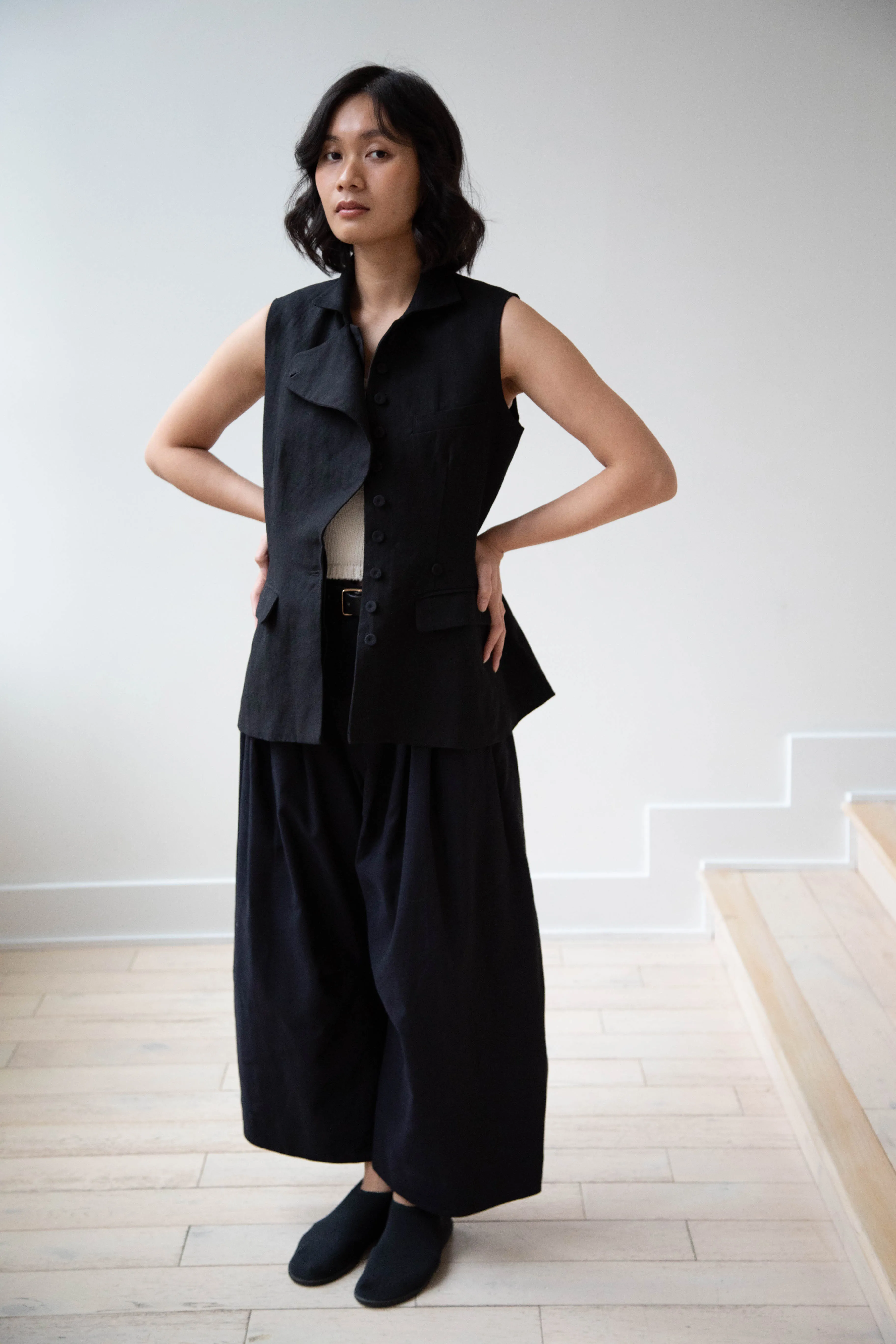École de Curiosités | Gertrude Waistcoat Vest in Black Linen Cotton