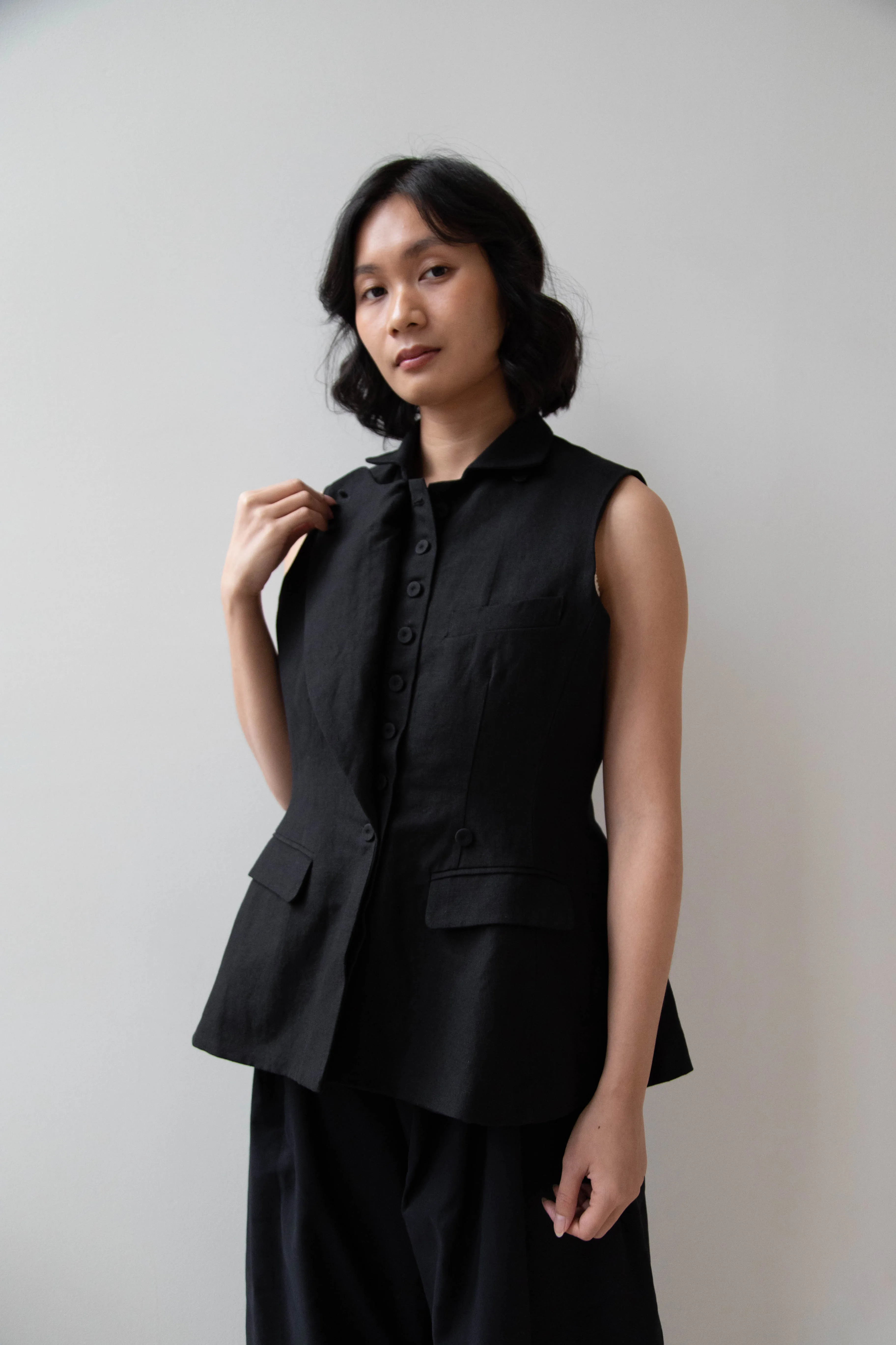 École de Curiosités | Gertrude Waistcoat Vest in Black Linen Cotton