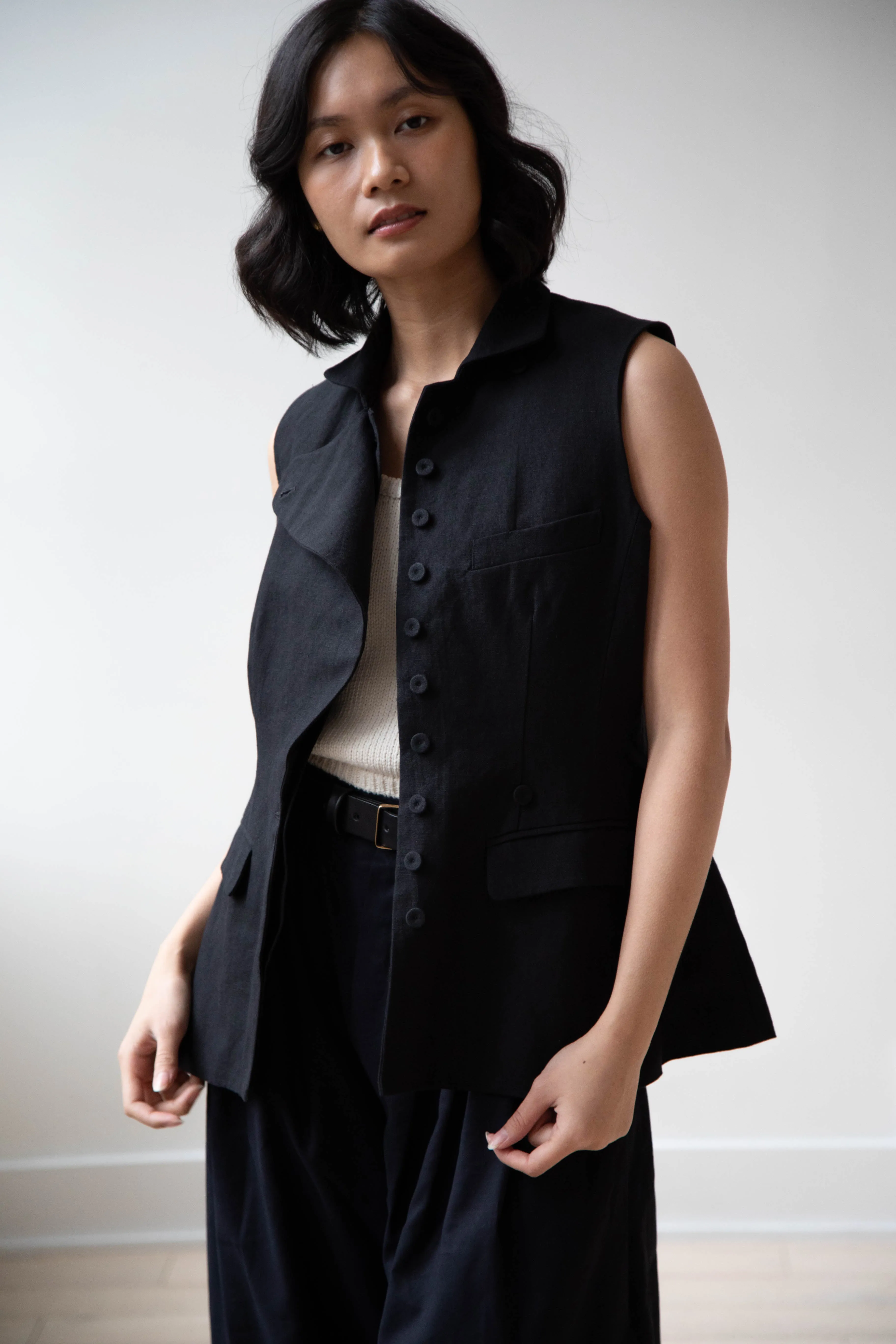 École de Curiosités | Gertrude Waistcoat Vest in Black Linen Cotton