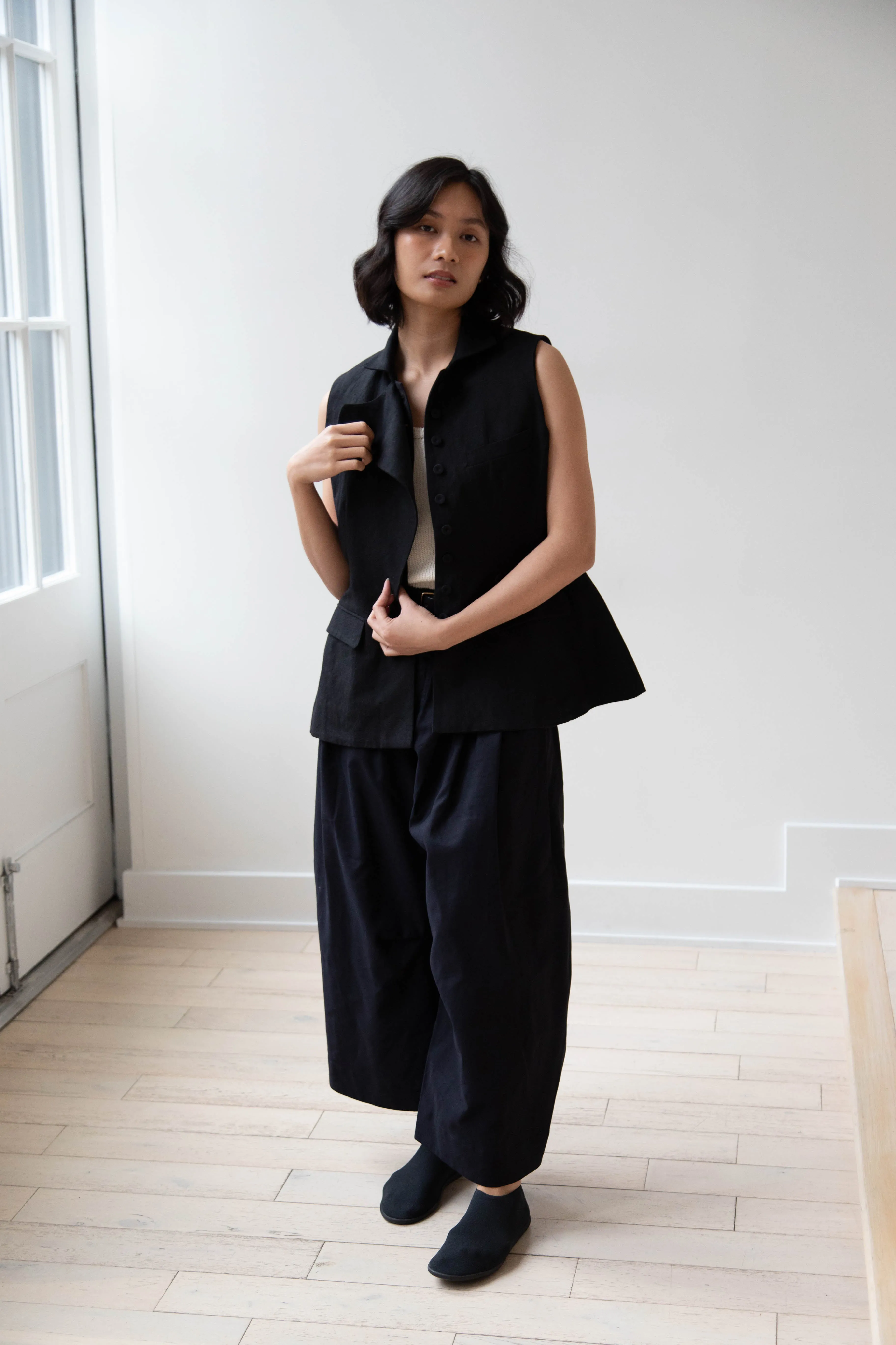 École de Curiosités | Gertrude Waistcoat Vest in Black Linen Cotton