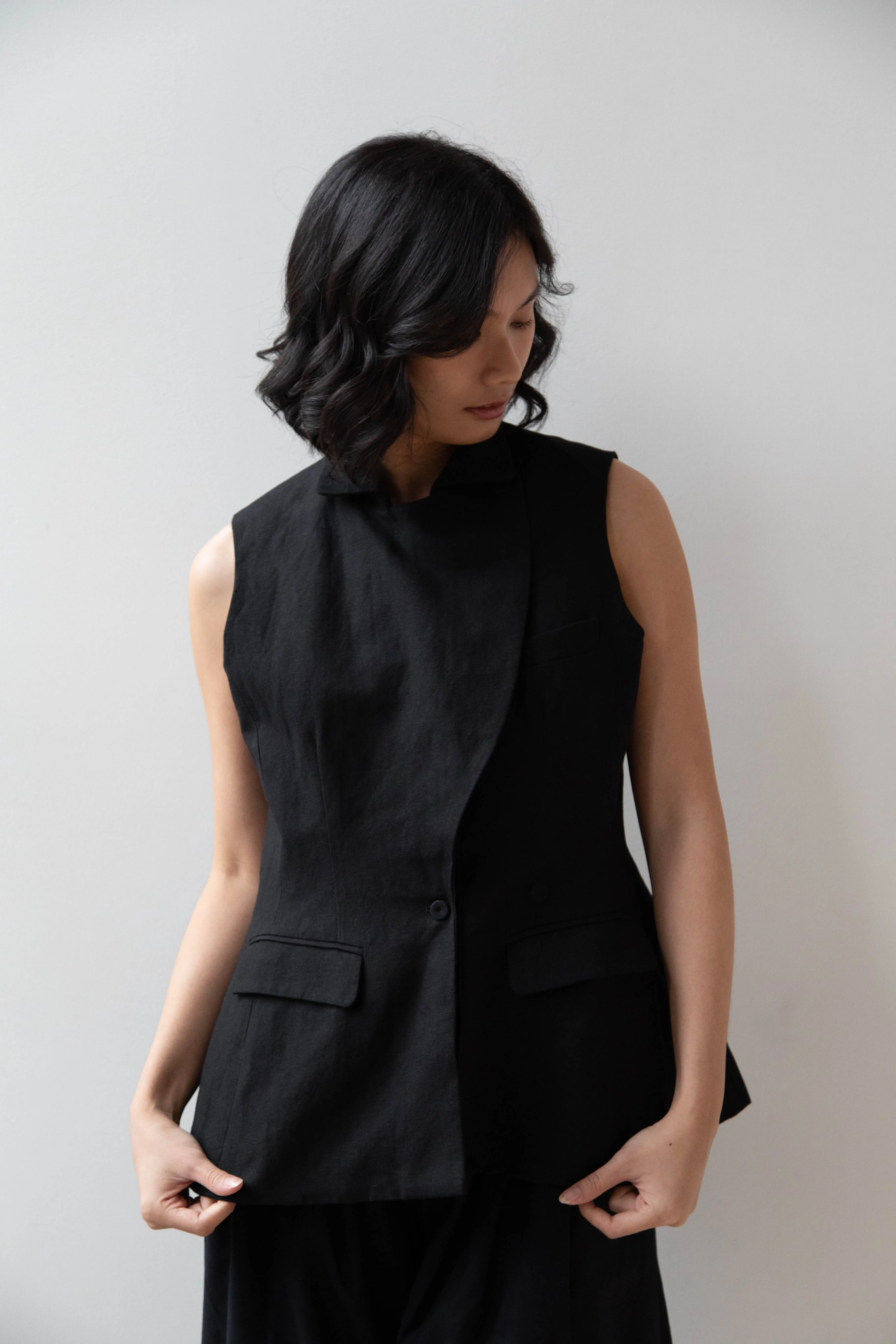 École de Curiosités | Gertrude Waistcoat Vest in Black Linen Cotton