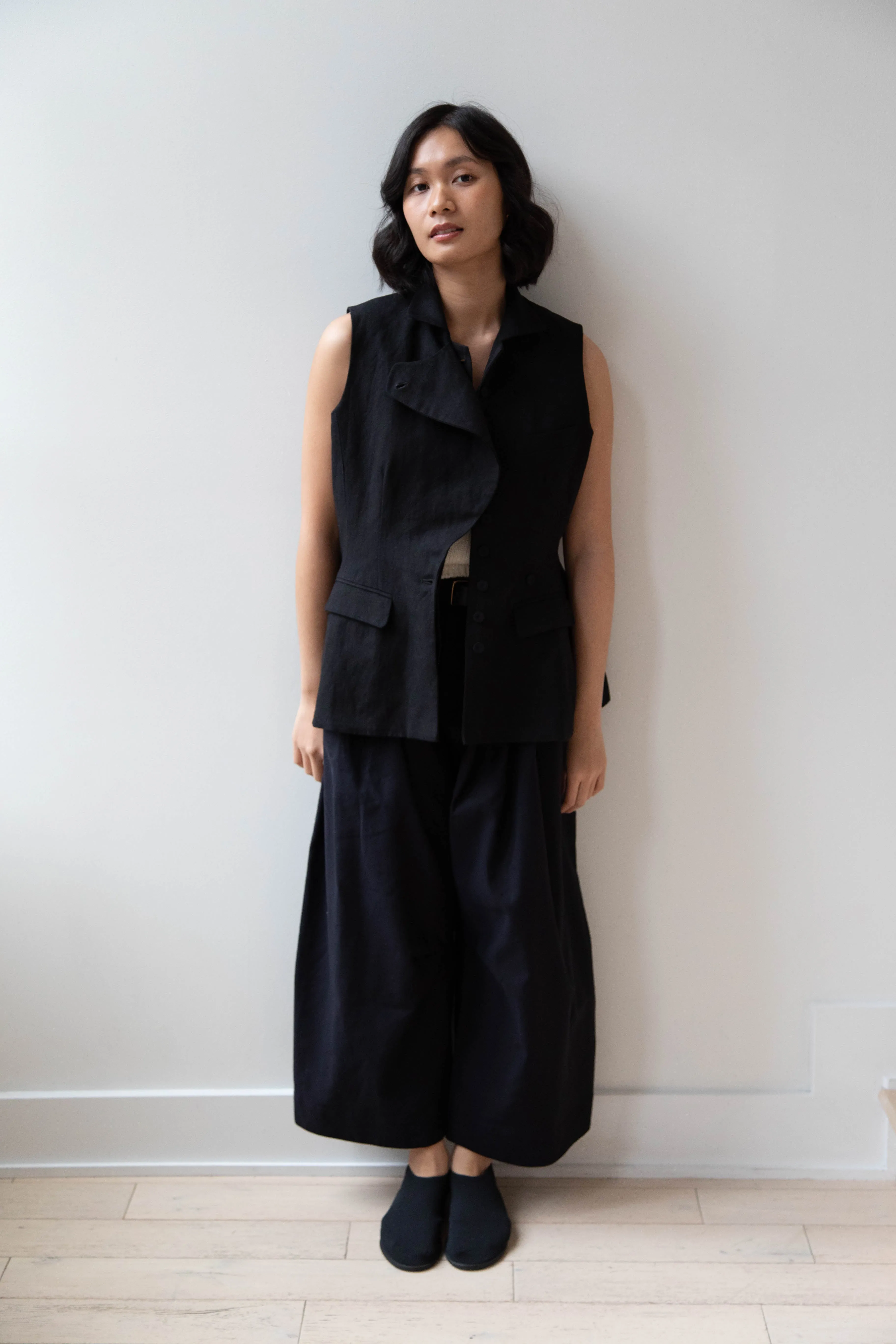 École de Curiosités | Gertrude Waistcoat Vest in Black Linen Cotton