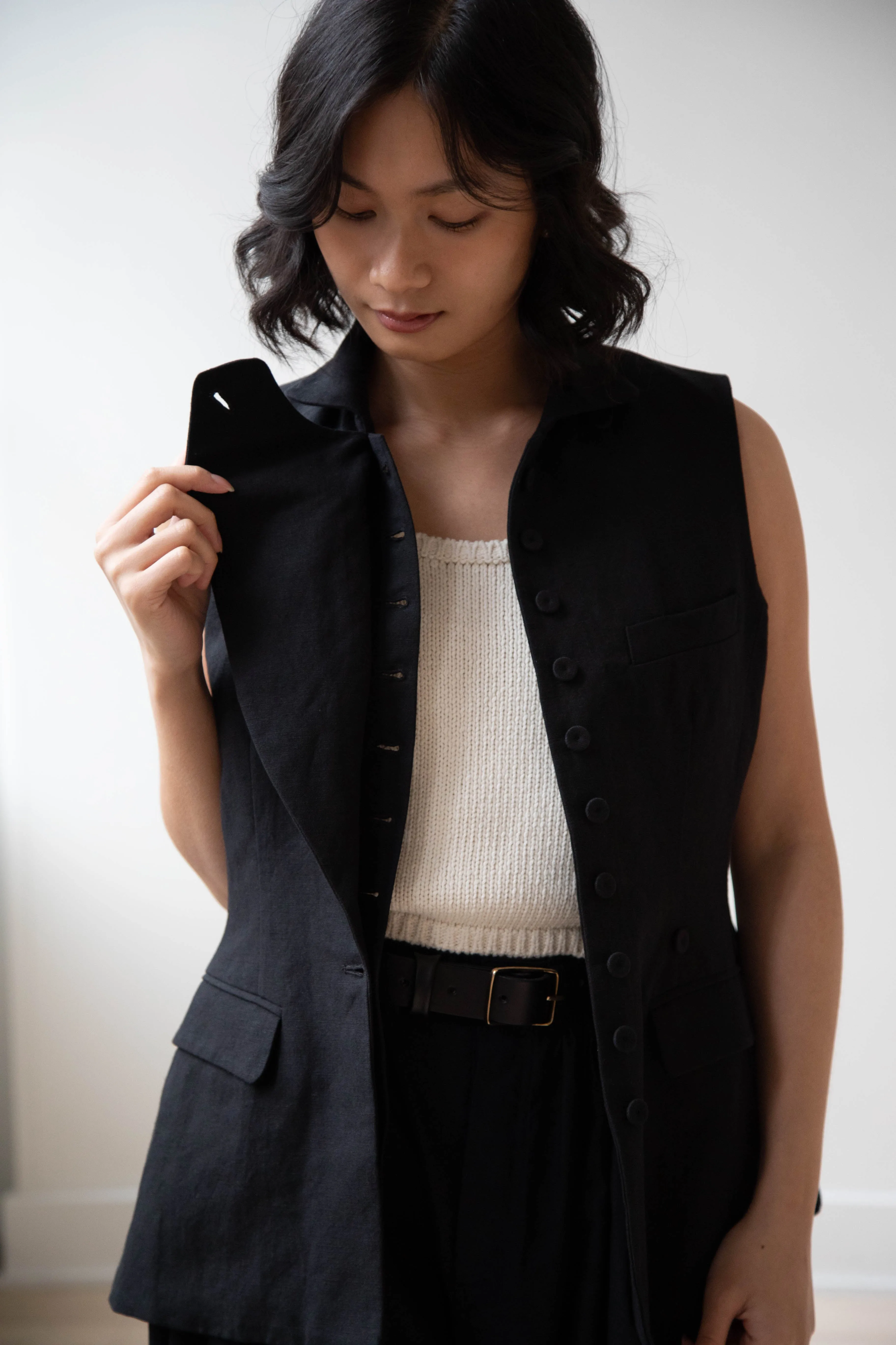 École de Curiosités | Gertrude Waistcoat Vest in Black Linen Cotton