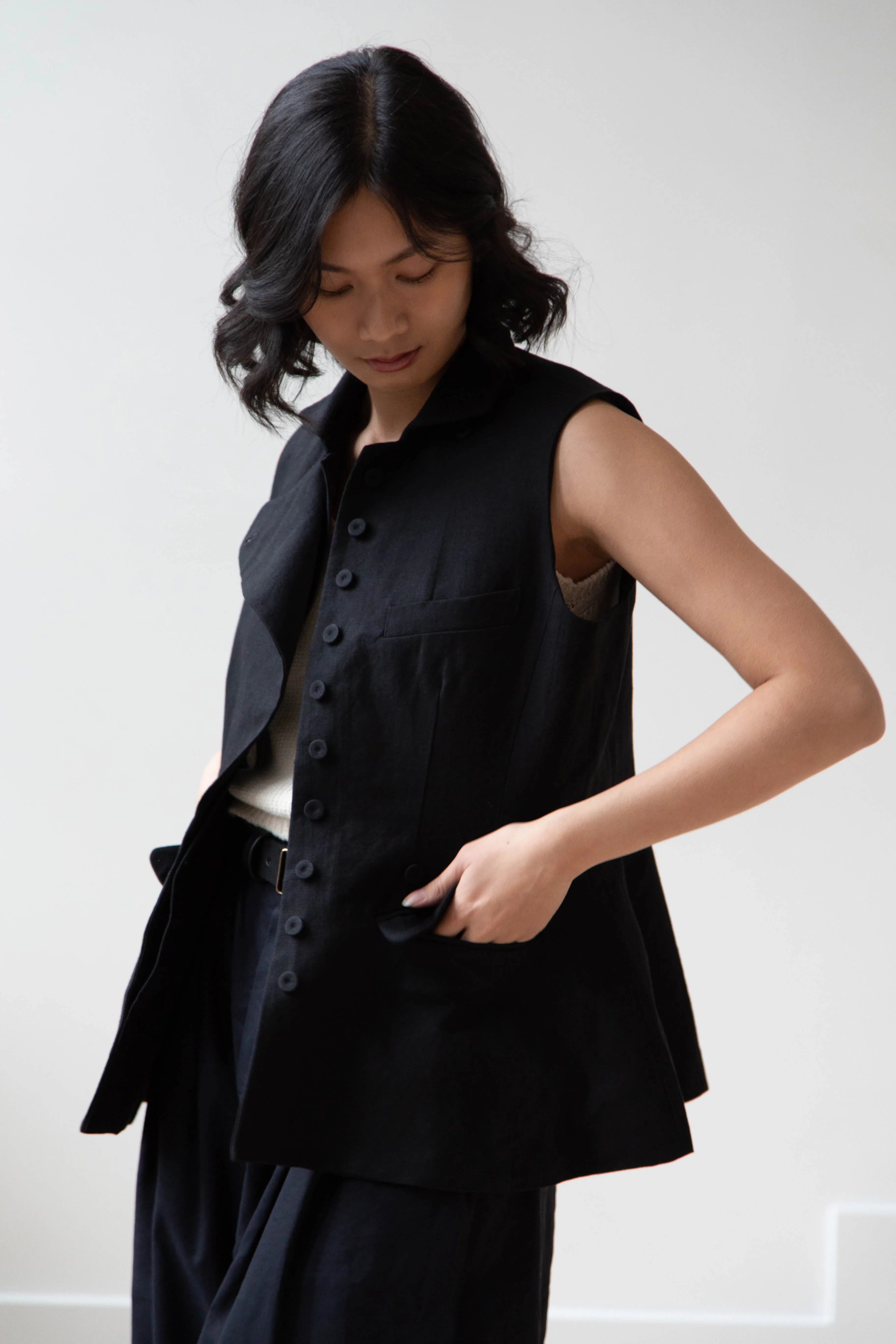 École de Curiosités | Gertrude Waistcoat Vest in Black Linen Cotton