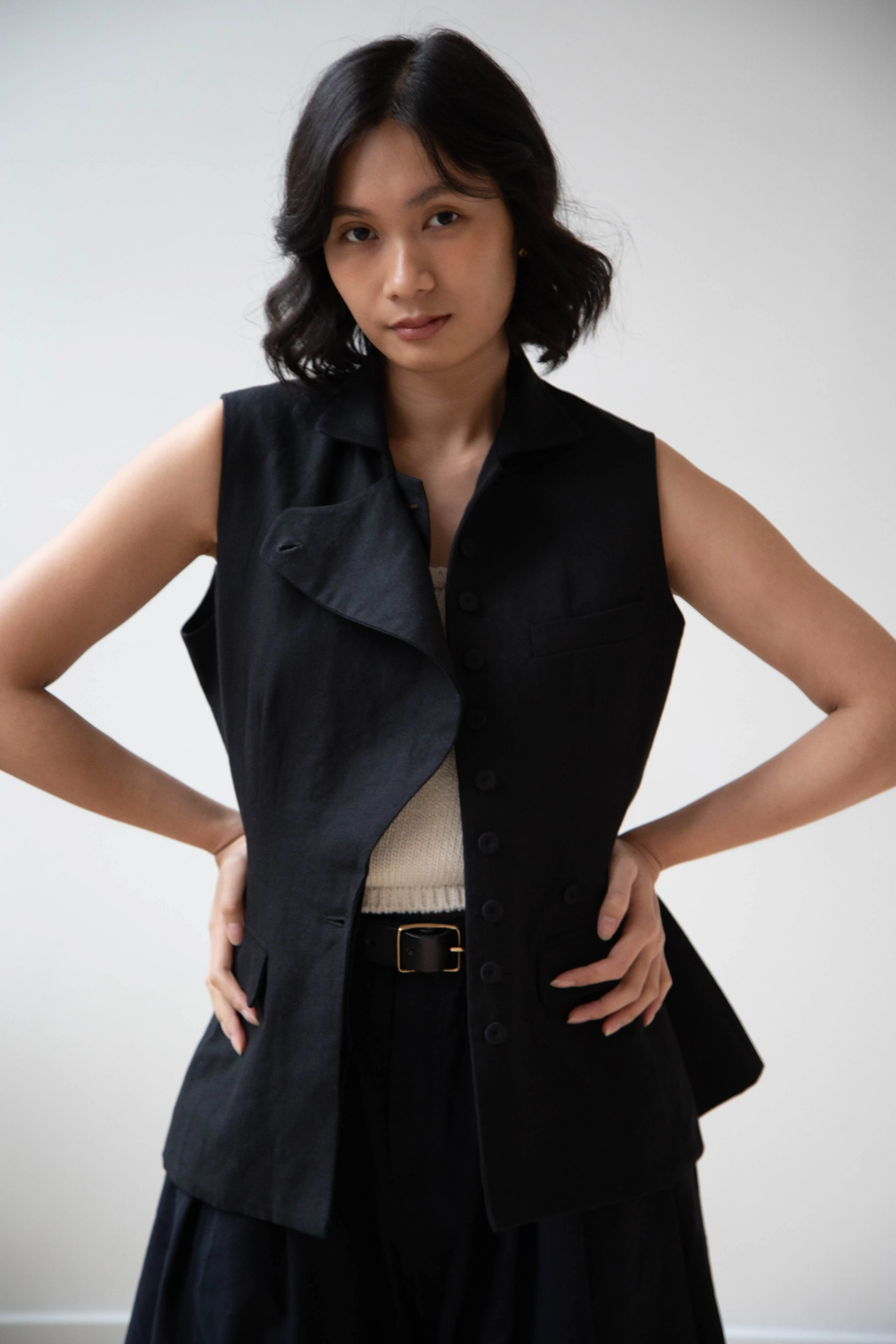 École de Curiosités | Gertrude Waistcoat Vest in Black Linen Cotton