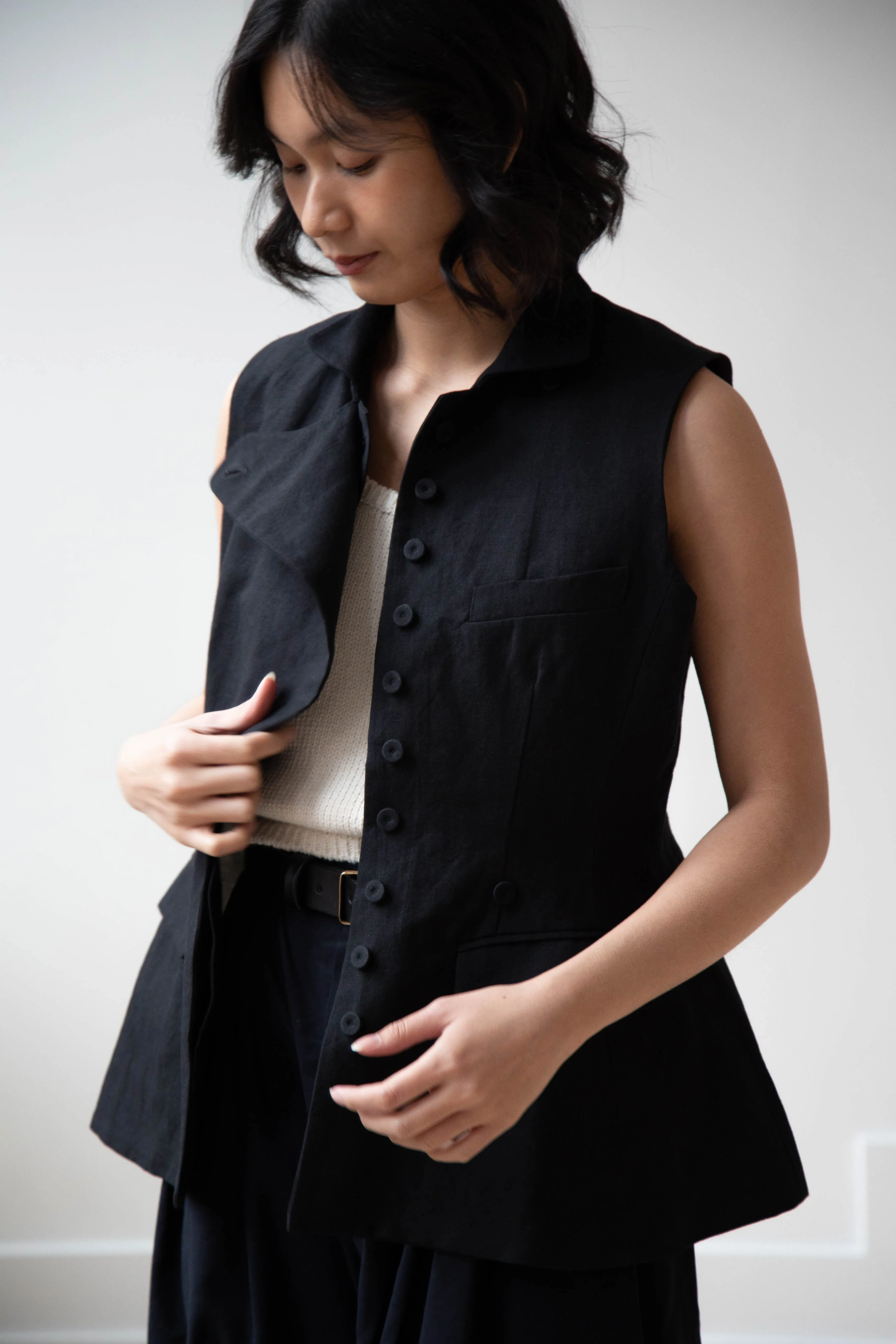 École de Curiosités | Gertrude Waistcoat Vest in Black Linen Cotton