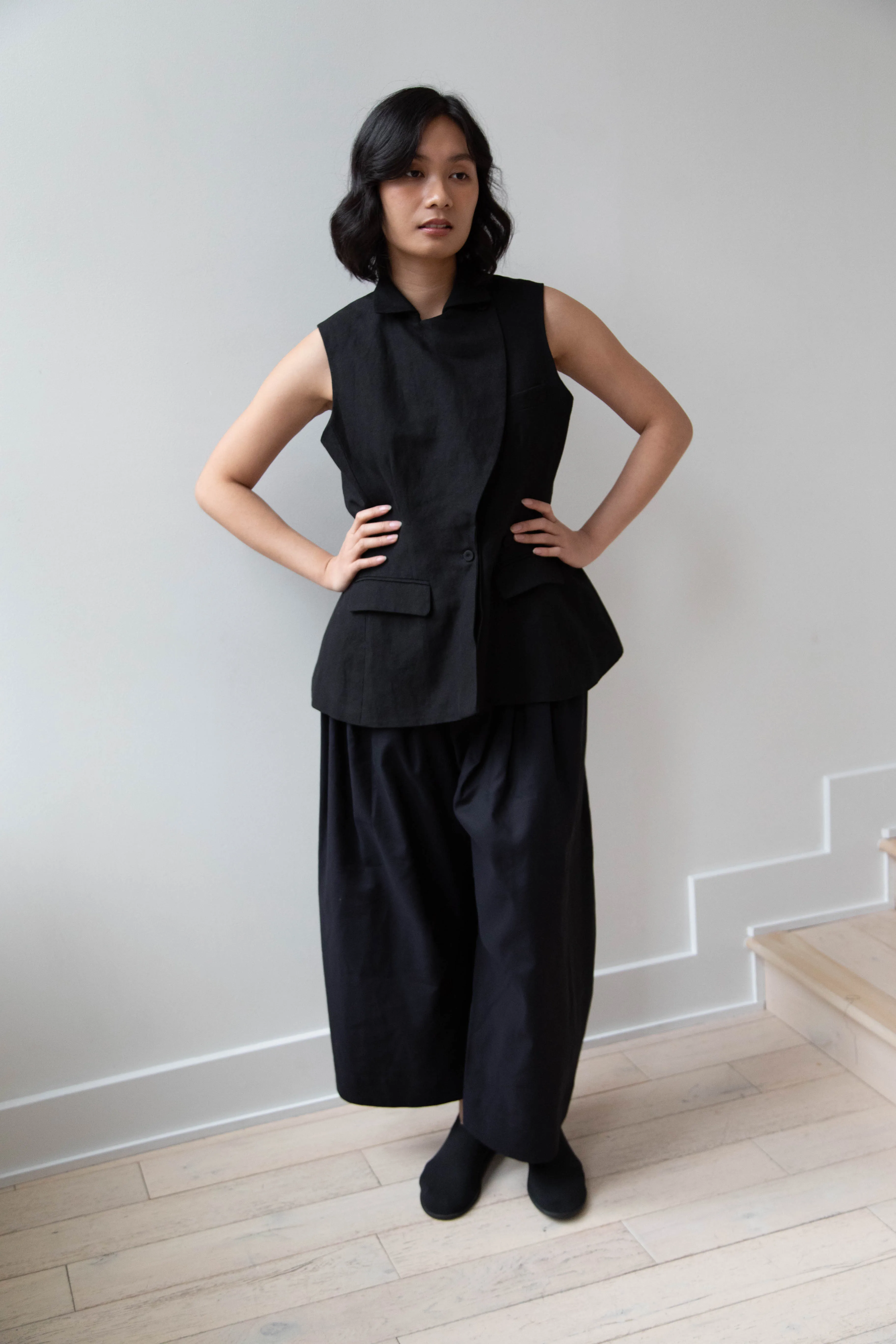 École de Curiosités | Gertrude Waistcoat Vest in Black Linen Cotton