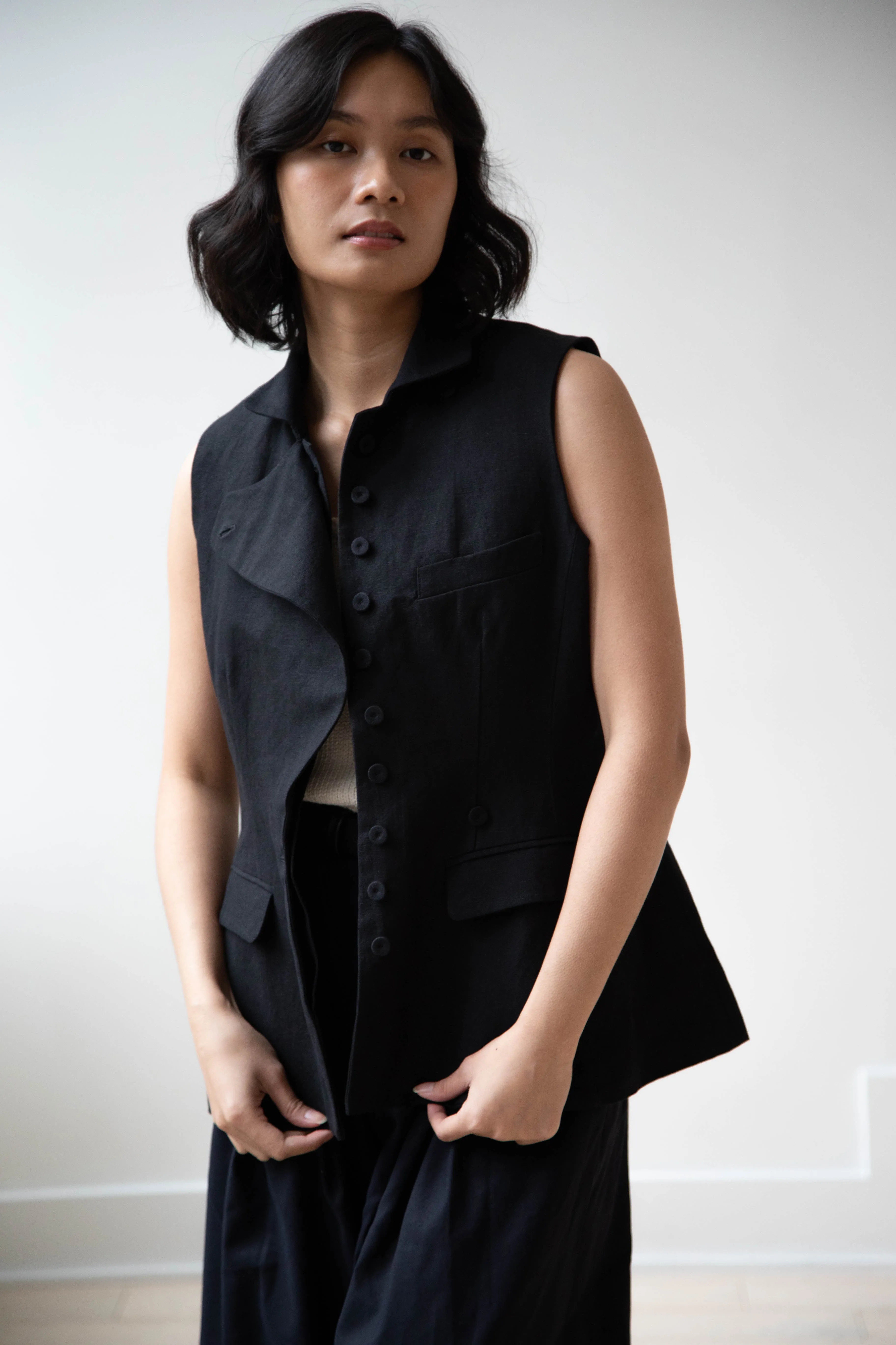 École de Curiosités | Gertrude Waistcoat Vest in Black Linen Cotton