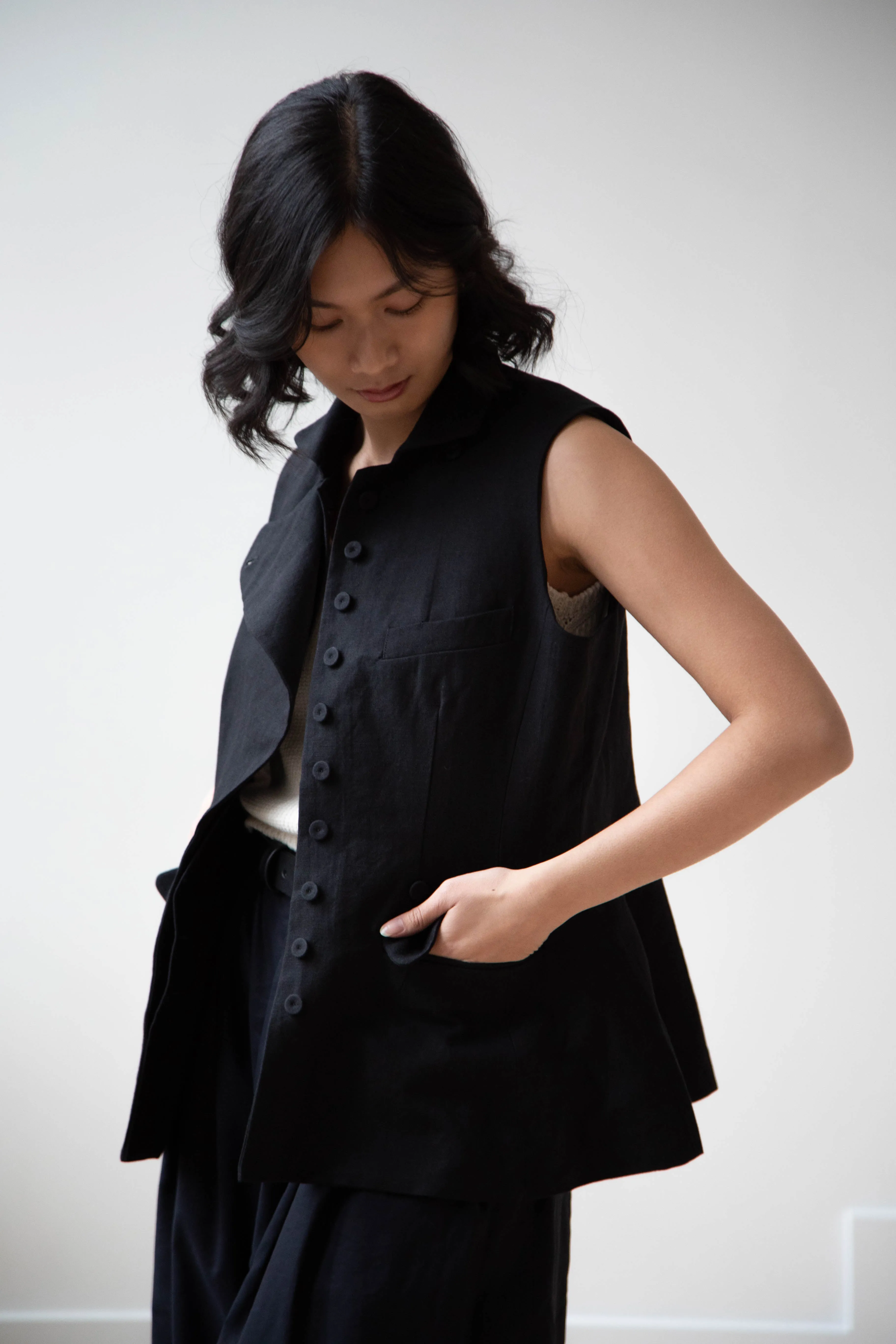 École de Curiosités | Gertrude Waistcoat Vest in Black Linen Cotton