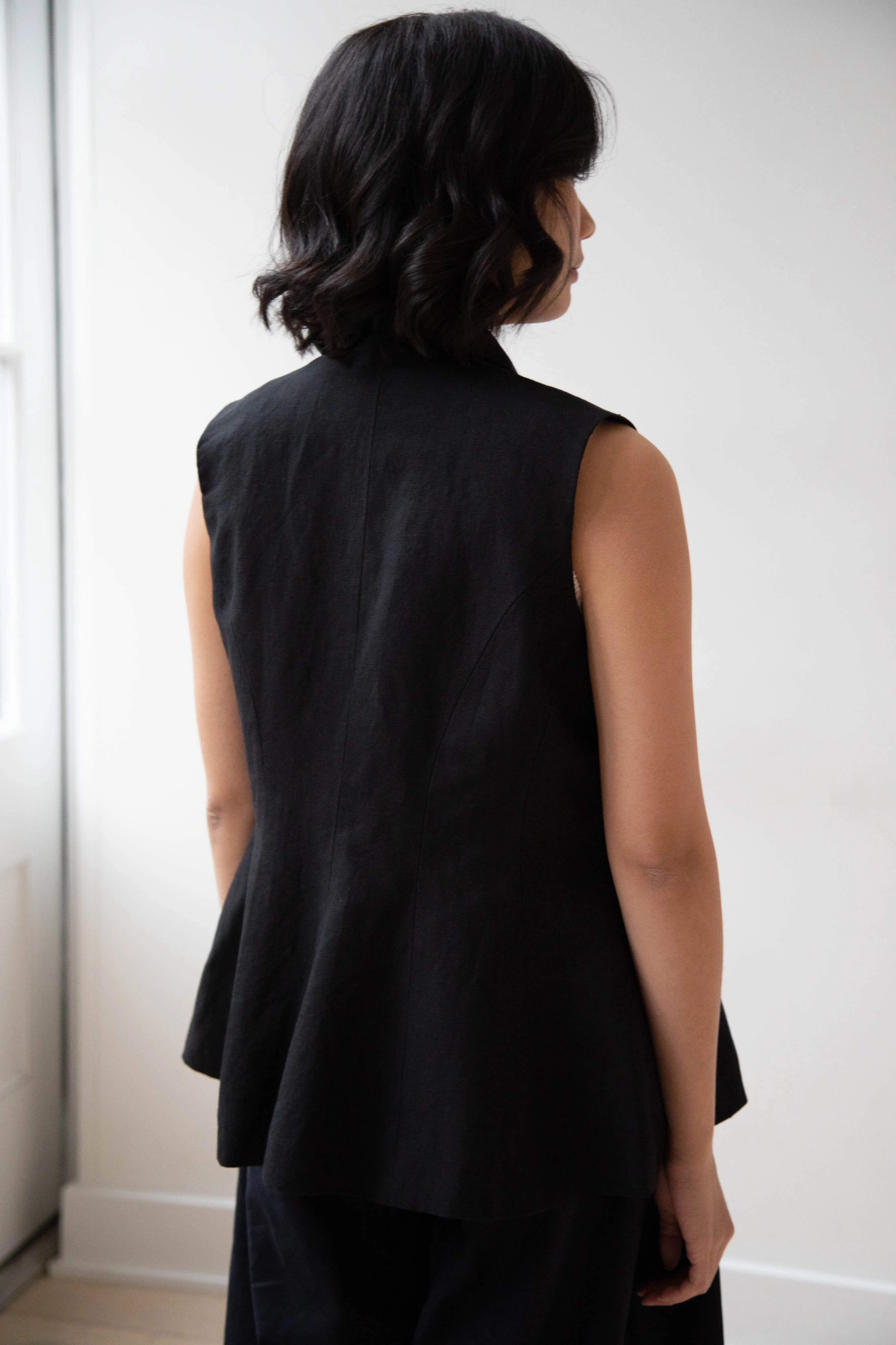 École de Curiosités | Gertrude Waistcoat Vest in Black Linen Cotton
