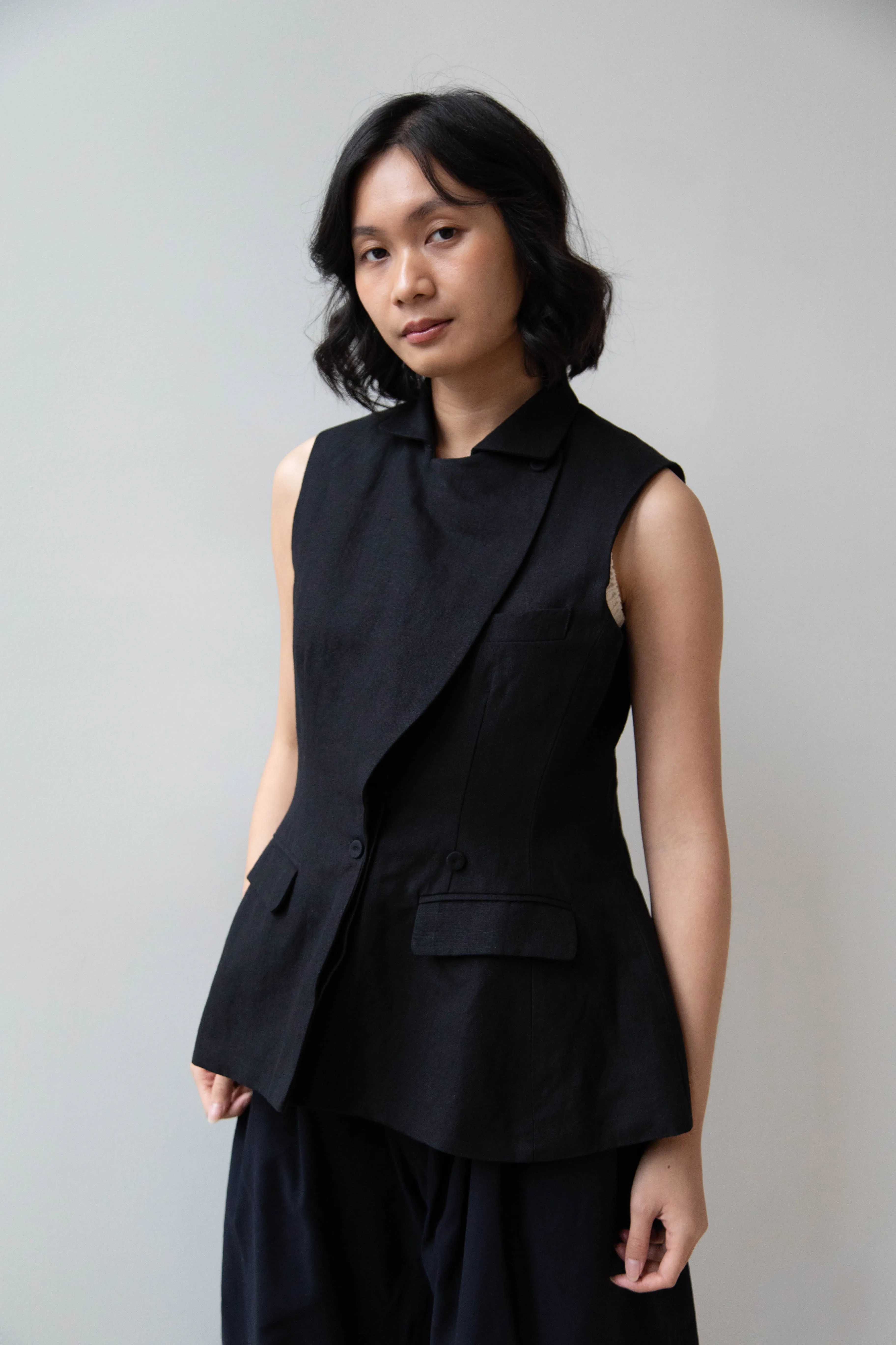 École de Curiosités | Gertrude Waistcoat Vest in Black Linen Cotton