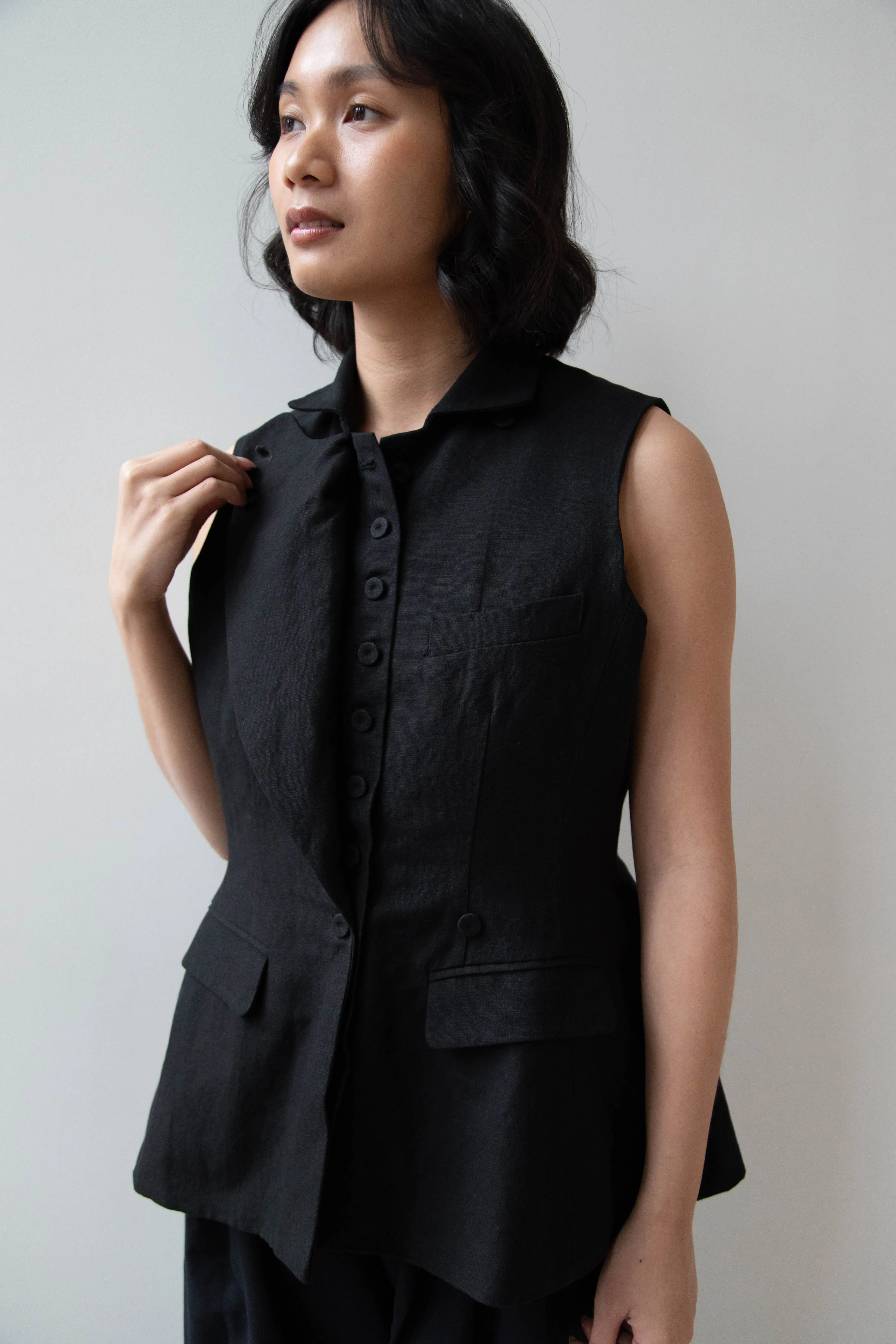 École de Curiosités | Gertrude Waistcoat Vest in Black Linen Cotton