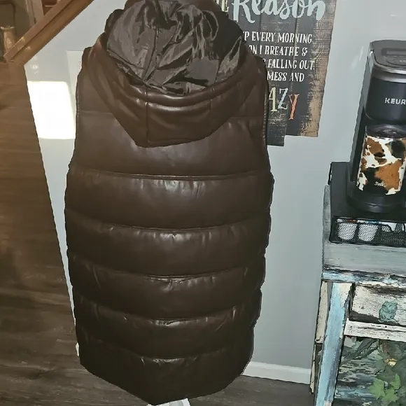 DEX Vest, Womens NWTS Large Dark Brown Puffer Vest with gold accents. Sz Xlg!!