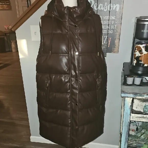 DEX Vest, Womens NWTS Large Dark Brown Puffer Vest with gold accents. Sz Xlg!!