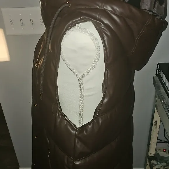 DEX Vest, Womens NWTS Large Dark Brown Puffer Vest with gold accents. Sz Xlg!!