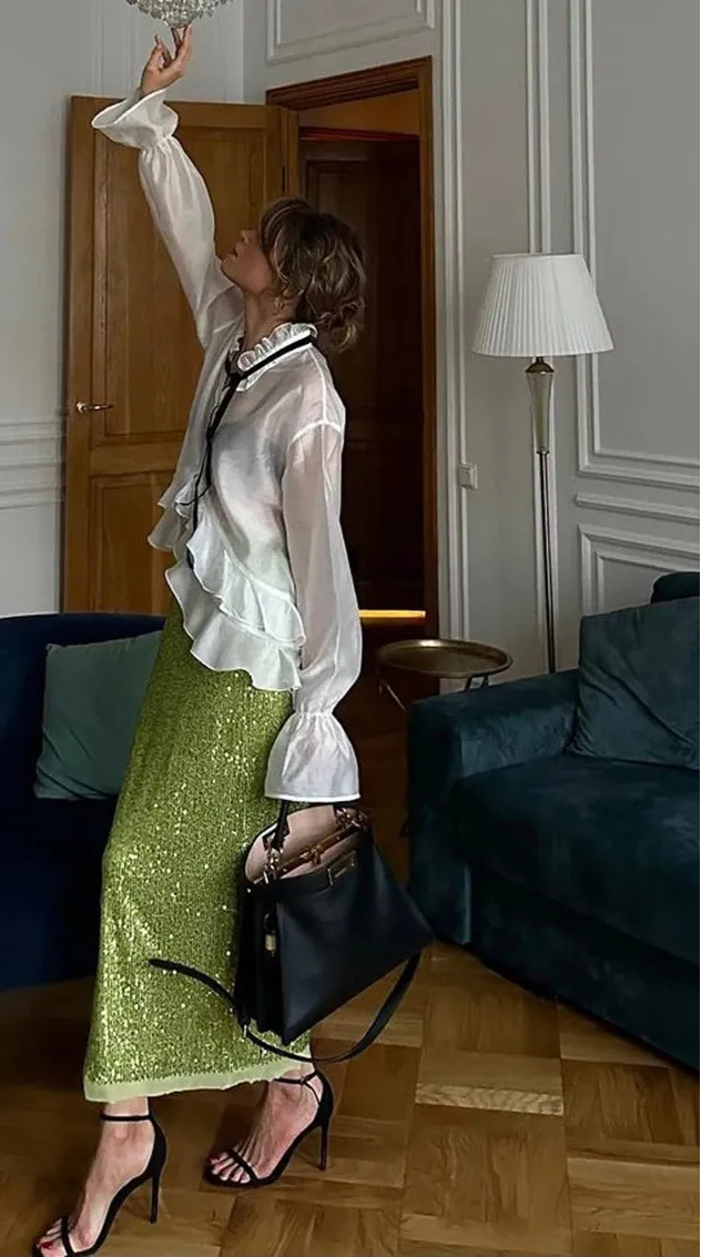 Loose White Ruffled Collar Blouse