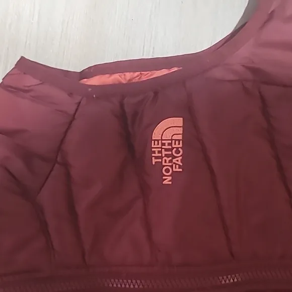 North Face 550 Down Filled Puffer Vest Size XS Women's Burgundy &amp; Peach