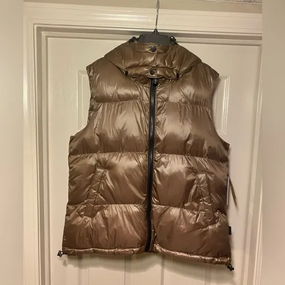 NWT Sanctuary Women’s Puffer Up Lustrous Puffer Vest in‎ Mink Down Alternative