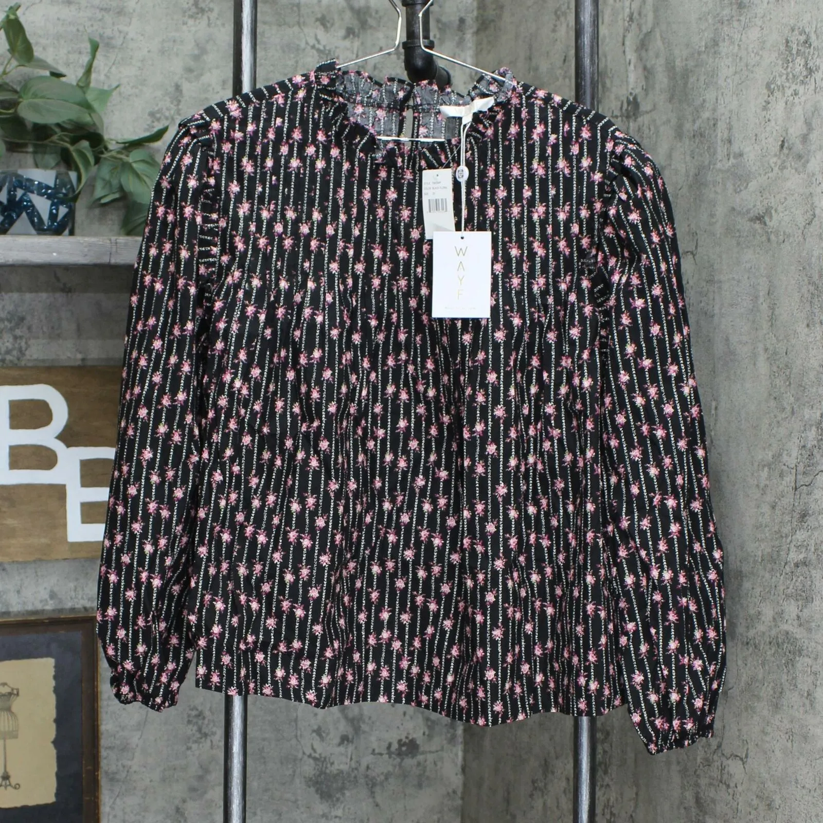 NWT Wayf Womens Plus Size Linford Floral Pintuck Top. 70603WP Plus 2X