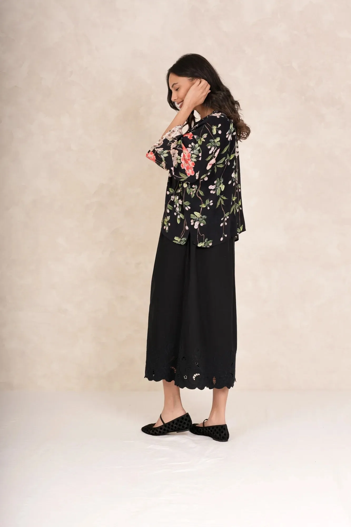One Hundred Stars Trailing Blossom Black Crepe Kimono