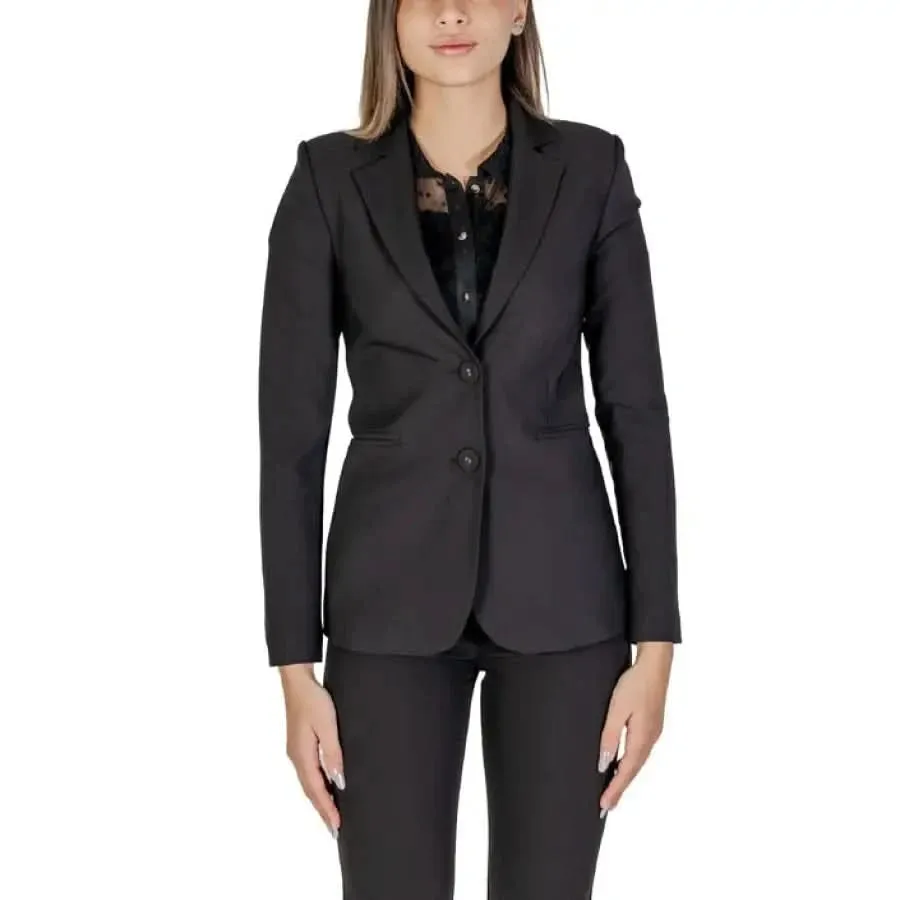 Sandro Ferrone Women's Purple Blazer with Lapel Collar and Buttons